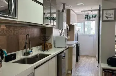 São 92m2, 2 vagas, 3 quartos, 1 suíte mais 2 banheiros, está muito lindo !!!