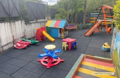 Sobrado em condomínio com 3 dormitórios, toda reformada espaçosa, lazer completo
