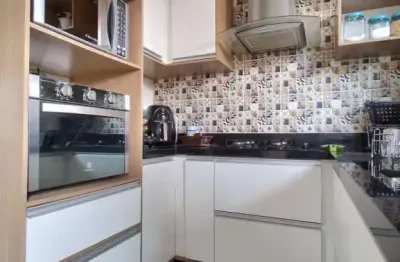 Lindo sobrado em condomínio de 02 dormitórios com cozinha planejada - mobiliada!