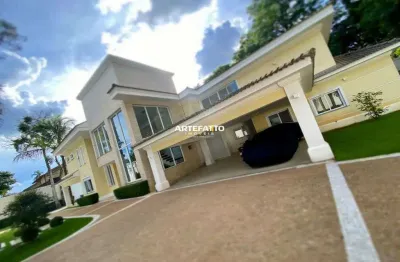 Alugo linda casa com 7 dormitórios, sendo 4 suítes e 8 banheiros