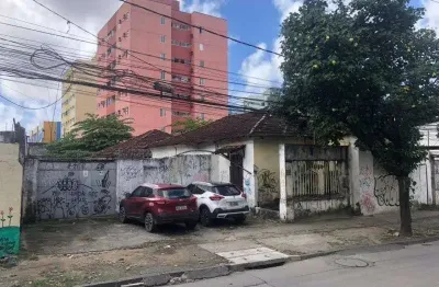 Casa com 5 quartos, galpões, estacionamento com 600.00m2 em recife, macaxeira