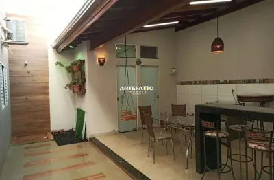 Casa jardim cambuí, 2 dorm. varanda com churrasqueira. excelente.