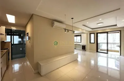 À venda | vista mar, semi mobiliado, 3 quartos e 77m² de área privativa - à venda no centro de florianópolis