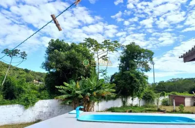 Á venda! Amplo terreno, 4 quartos e piscina privativa na Cachoeira do Bom Jesus.