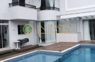 Área externa com piscina, espaço gourmet com churrasqueira, 3 quartos e hidromassagem - à venda no pantanal.