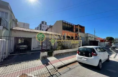 À venda | 190 m², 3 quartos, edícula, churrasqueira e 2 vagas de garagem - Balneário do Estreito, em Florianópolis.