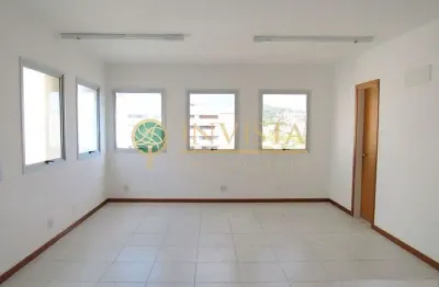 Sala comercial à venda com 1 vaga no centro de florianópolis.