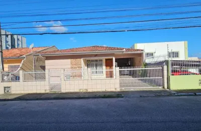 À Venda | 241 m², 3 quartos, amplo quintal e 3 vagas - Barreiros,  em São José