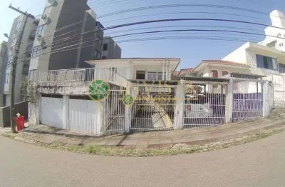 Viabilidade comercial, com 5 quartos, edícula e 4 vagas na coloninha