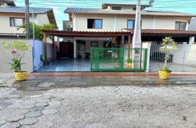 Casa com 3 quartos à venda na Avenida Mário José Mateus, 447, Bela Vista, Palhoça