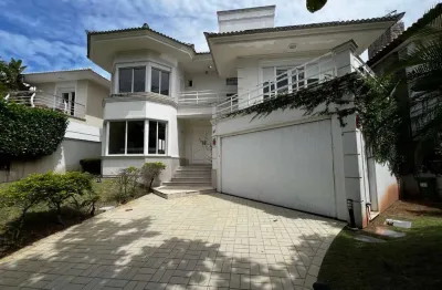 Na praia de jurerê internacional com 5 quartos, sendo 3 suítes e 4 vagas - á venda em florianópolis