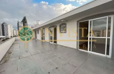 Terraço privativo com piscina e Vista Mar, 3 suítes e 3 vagas - À venda no Balneário do Estreito.