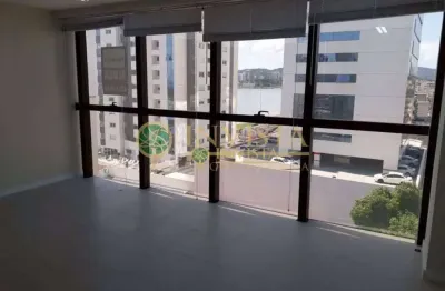 Sala comercial com vista para a beira mar continental no estreito