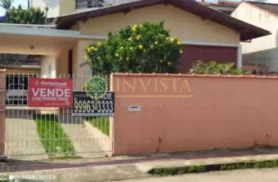 À venda | casa com churrasqueira, edícula e 3 quartos - jardim atlântico, florianópolis.
