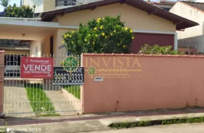 À venda | Casa com churrasqueira, edícula e 3 quartos - Jardim Atlântico, Florianópolis.