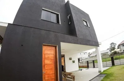 À venda | condomínio fechado, piscina privativa, 240 m², 4 quartos e 2 vagas - canasvieiras, em florianópolis.