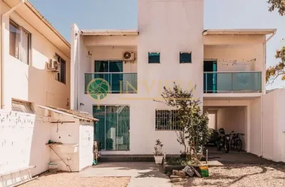 Casa com 3 quartos em Florianópolis! 218 m², Edícula e 2 vagas de garagem - Bairro Agronômica.