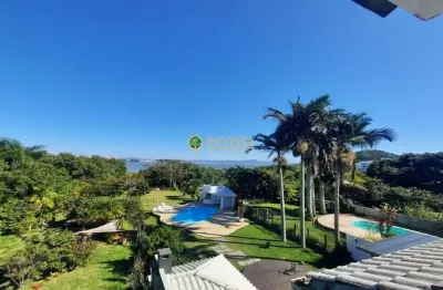 Locação | Alto Padrão, 485 m², hidromassagem, churrasqueira e 5 quartos - João Paulo, em Florianópolis.