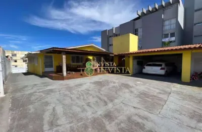 À venda em coqueiros! 700m², 3 quartos e área externa com churrasqueira