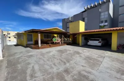 À venda em coqueiros! 700m², 3 quartos e área externa com churrasqueira