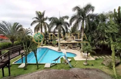 Mobiliado, lazer completo, piscina, espaço gourmet e campo de futebol à venda no João Paulo.