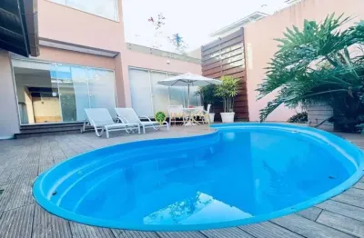 À venda no joão paulo! casa com 4 suítes, piscina e 3 vagas de garagem.