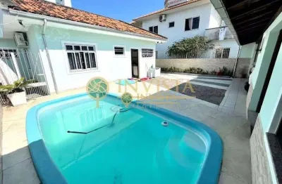 À venda no bairro flor de nápoles! piscina privativa, 3 quartos, edícula e área com churrasqueira.