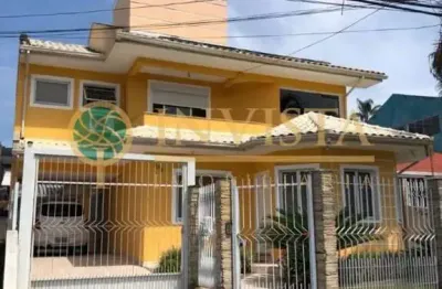 À venda no monte verde! casa de 2 pavimentos com 3 quartos e edícula.