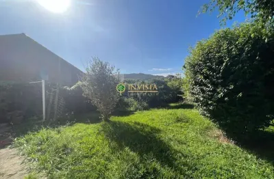 Excelente localização! casa à venda com amplo terreno no bairro campeche.