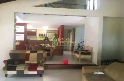 Casa com 3 quartos sendo 1 suíte e 2 demi suítes na praia do campeche