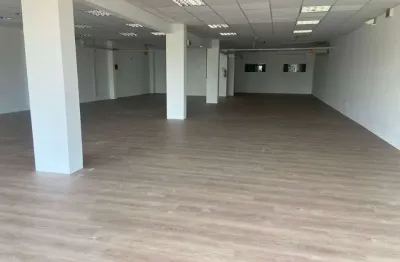 Sala comercial com 250 m² e 2 vagas - locação no bairro saco grande.