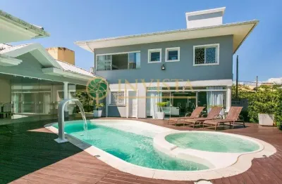 À venda | condomínio fechado, 4 quartos sendo 3 suítes e espaço lazer privativo com piscina - praia dos ingleses, florianópolis.