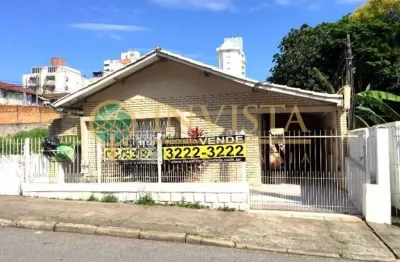 À venda | 290 m², 2 quartos, edícula e 2 vagas - canto, florianópolis.