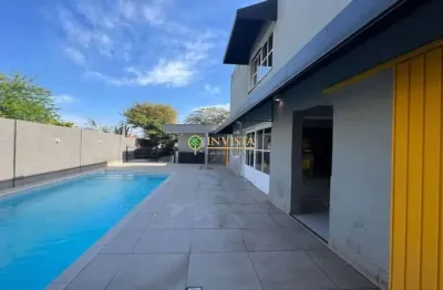 À venda | 330 m², Piscina, Edícula, Espaço Gourmet, 4 quartos e Viabilidade Comercial - Bom Abrigo, em Florianópolis.