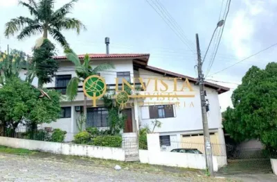 À venda | Vista Panorâmica, 6 quartos, Mezanino e 4 vagas de garagem - Trindade, em Florianópolis.