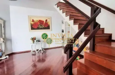 À venda | 2 pavimentos, 259 m², Terraço, 5 quartos e Edícula - Estreito, em Florianópolis.