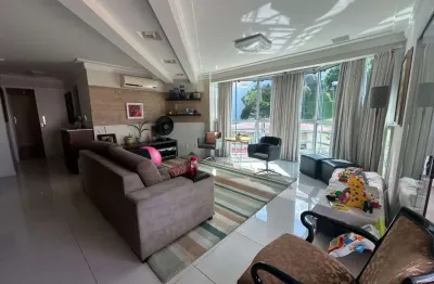 À venda no pantanal, próximo a ufsc! cobertura com 3 quartos e 1 vaga de garagem.