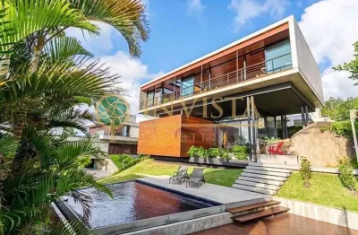 Casa à venda com 3 quartos, 360 m² com vista mar, piscina com área churrasqueira e 2 vagas - cacupé, em florianópolis.