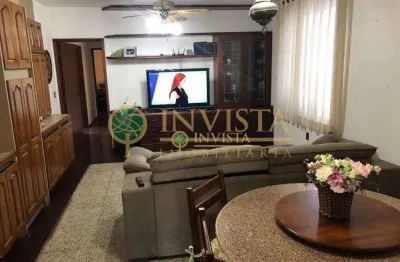 À  venda no centro de florianópolis! 3 quartos, 2 suítes e 2 vagas de garagem.