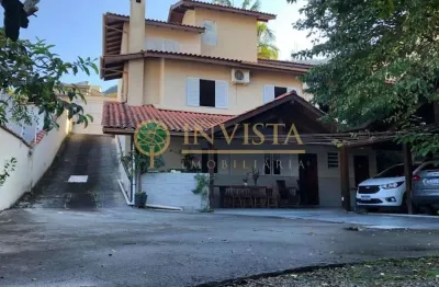 À venda | 235 m², área gourmet, edícula, 5 quartos e 10 vagas de garagem - trindade, em florianópolis.