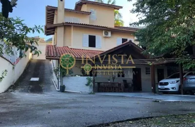 À venda | 235 m², Área gourmet, edícula, 5 quartos e 10 vagas de garagem - Trindade, em Florianópolis.