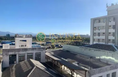 Prédio Comercial com 6 pavimentos e vista mar à venda no Centro de Florianópolis.
