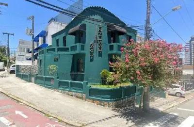 Casa comercial de esquina, 170m² privativos e 2 vagas de garagem - à venda no centro de florianópolis.