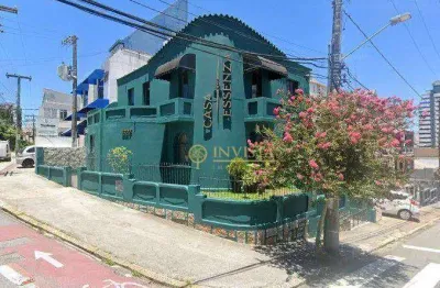 Casa comercial de esquina, 170m² privativos e 2 vagas de garagem - à venda no centro de florianópolis.