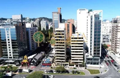 À venda | 580 m², mobiliado, 4 suítes e 3 vagas - centro de florianópolis.