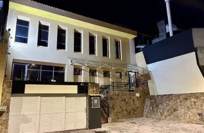 Locação | Casa Comercial para Alugar no Centro de Florianópolis/SC.