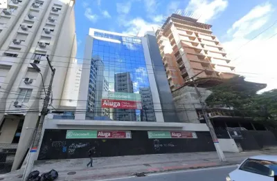 Localizado na avenida gama deça, o prédio com 6 pavimentos