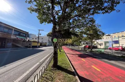 À venda na avenida hercílio luz! casa com 3 pavimentos e 297m² privativos.