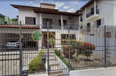 À venda | 197 m², 2 pavimentos, sacada, 4 quartos, churrasqueira, 2 vagas de garagem - centro de florianópolis