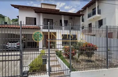 À venda | 197 m², 2 pavimentos, sacada, 4 quartos, churrasqueira, 2 vagas de garagem - centro de florianópolis